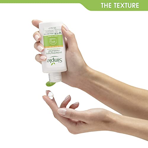 Simple Kind to Skin Protecting Light Moisturiser SPF 15 with pro-vitamin B5, vitamin E and glycerin lotion for sensitive skin 125 ml