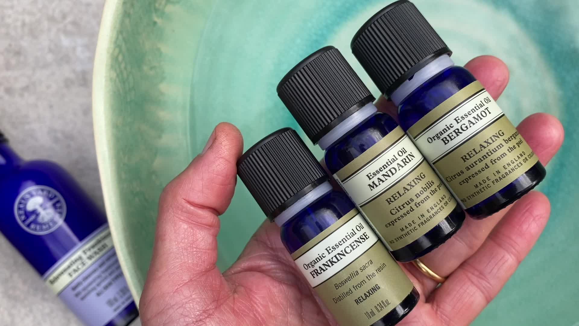 Neal's Yard Remedies Frankincense Facial Wash | Feel Soft, Cleansed & Conditioned | 100ml