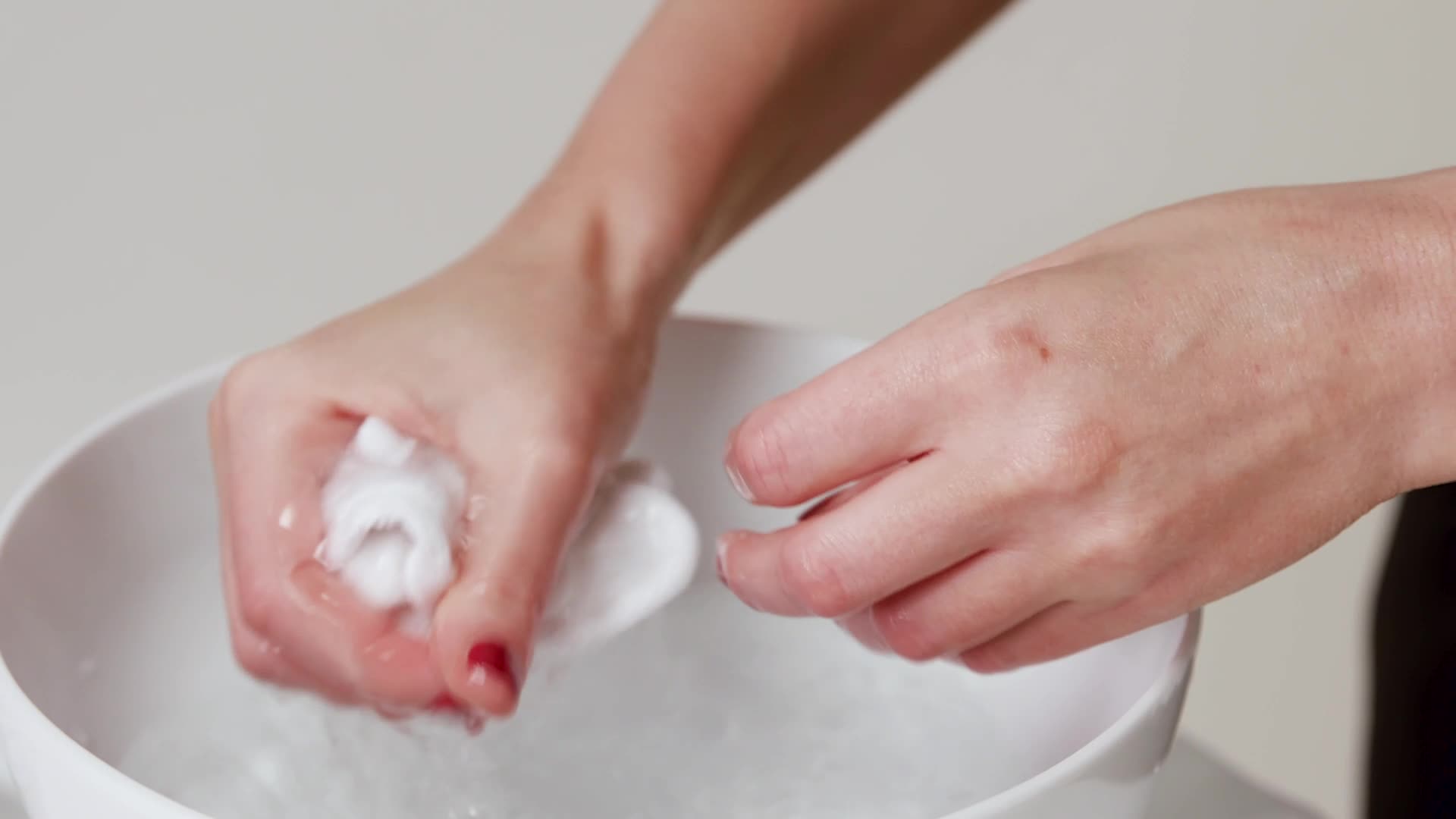 Emma Hardie Dual Action Microfibre & Muslin Cleansing Cloths (3 pack) - Deeply Cleanses, Brightens & Tones. Eases Congestion. Gently Exfoliates &